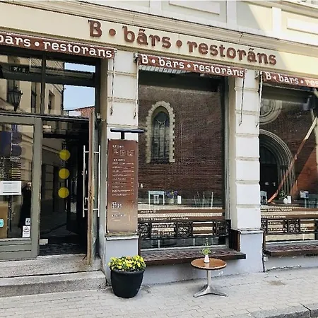 Doma Laukums In The Heart Of 1