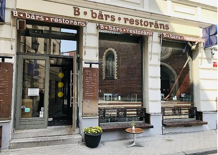 Doma Laukums In The Heart Of 1